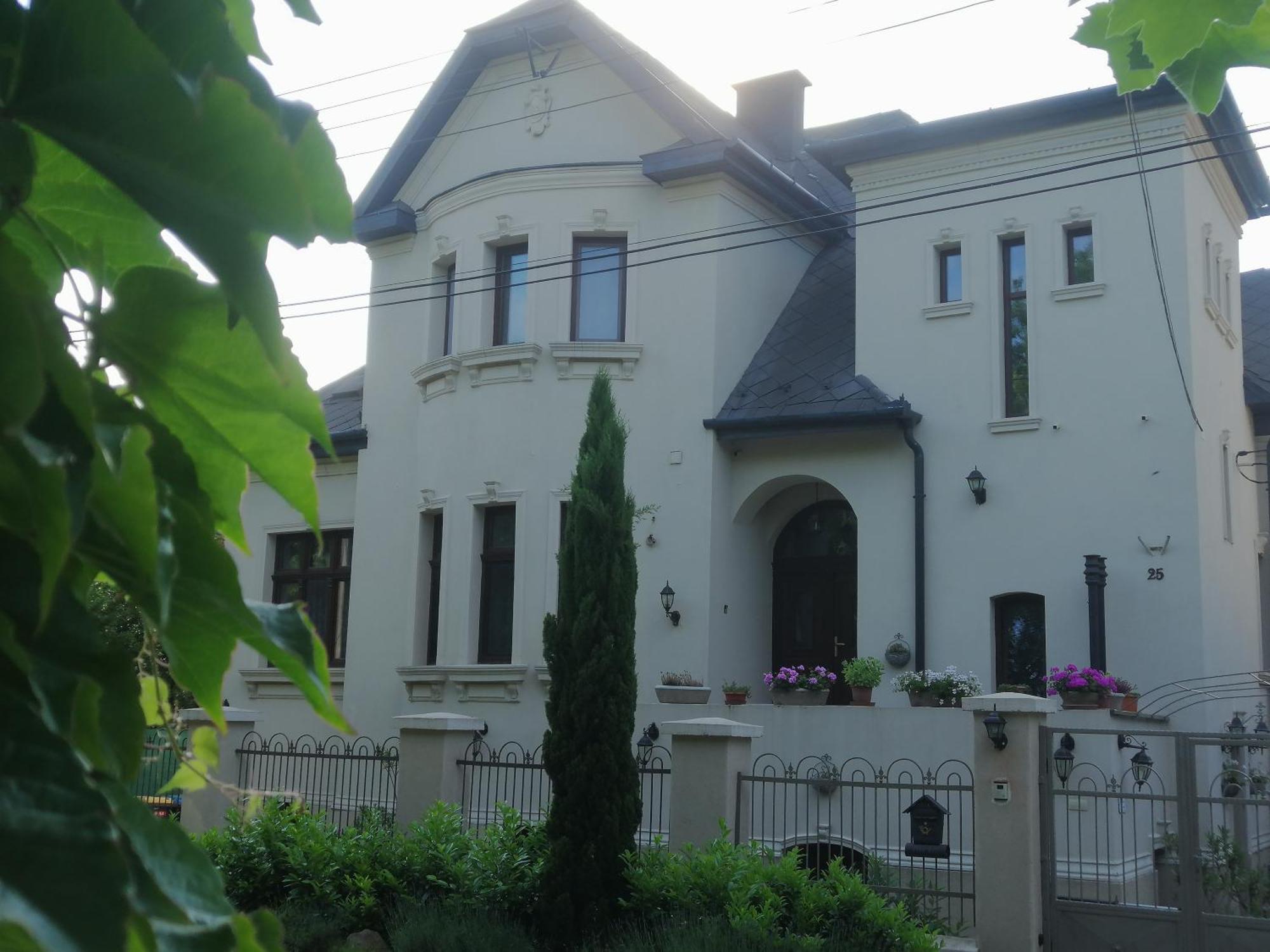 Kuria Apartman With Private Jacuzzi And Pool Budapest Ngoại thất bức ảnh