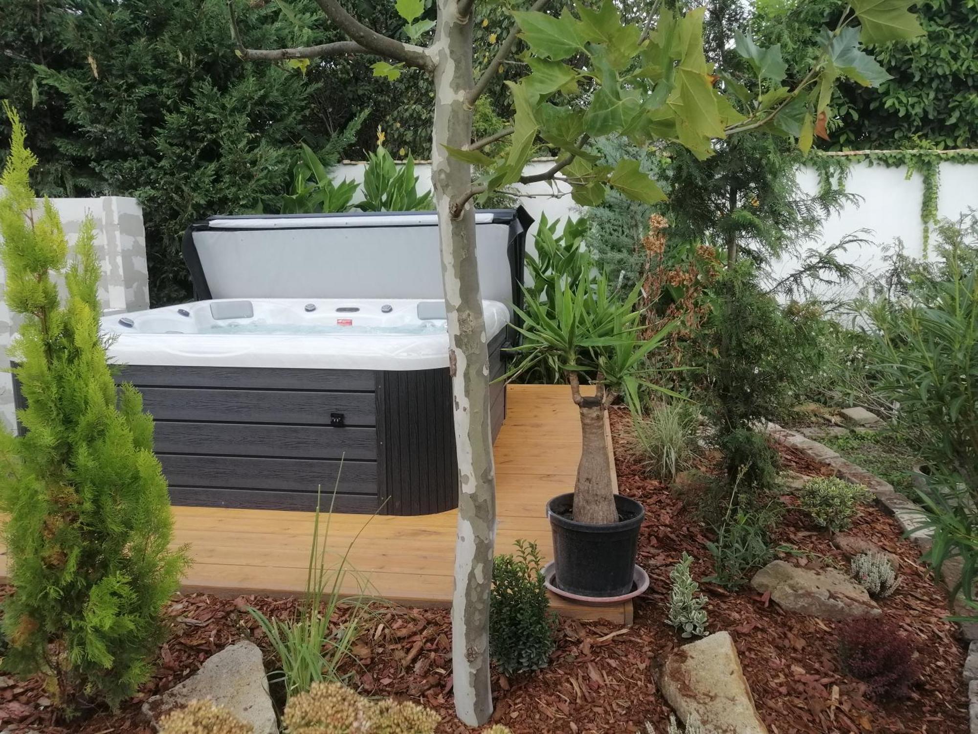 Kuria Apartman With Private Jacuzzi And Pool Budapest Ngoại thất bức ảnh