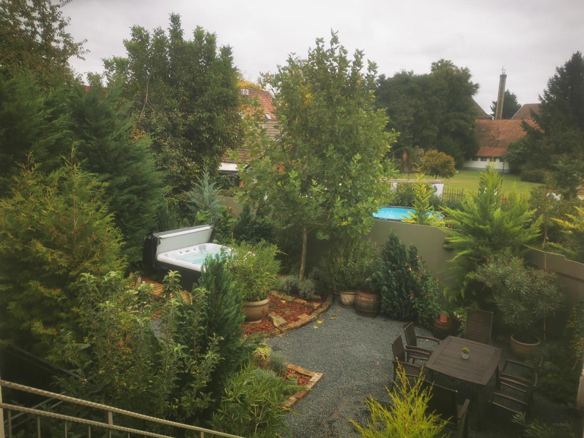 Kuria Apartman With Private Jacuzzi And Pool Budapest Ngoại thất bức ảnh