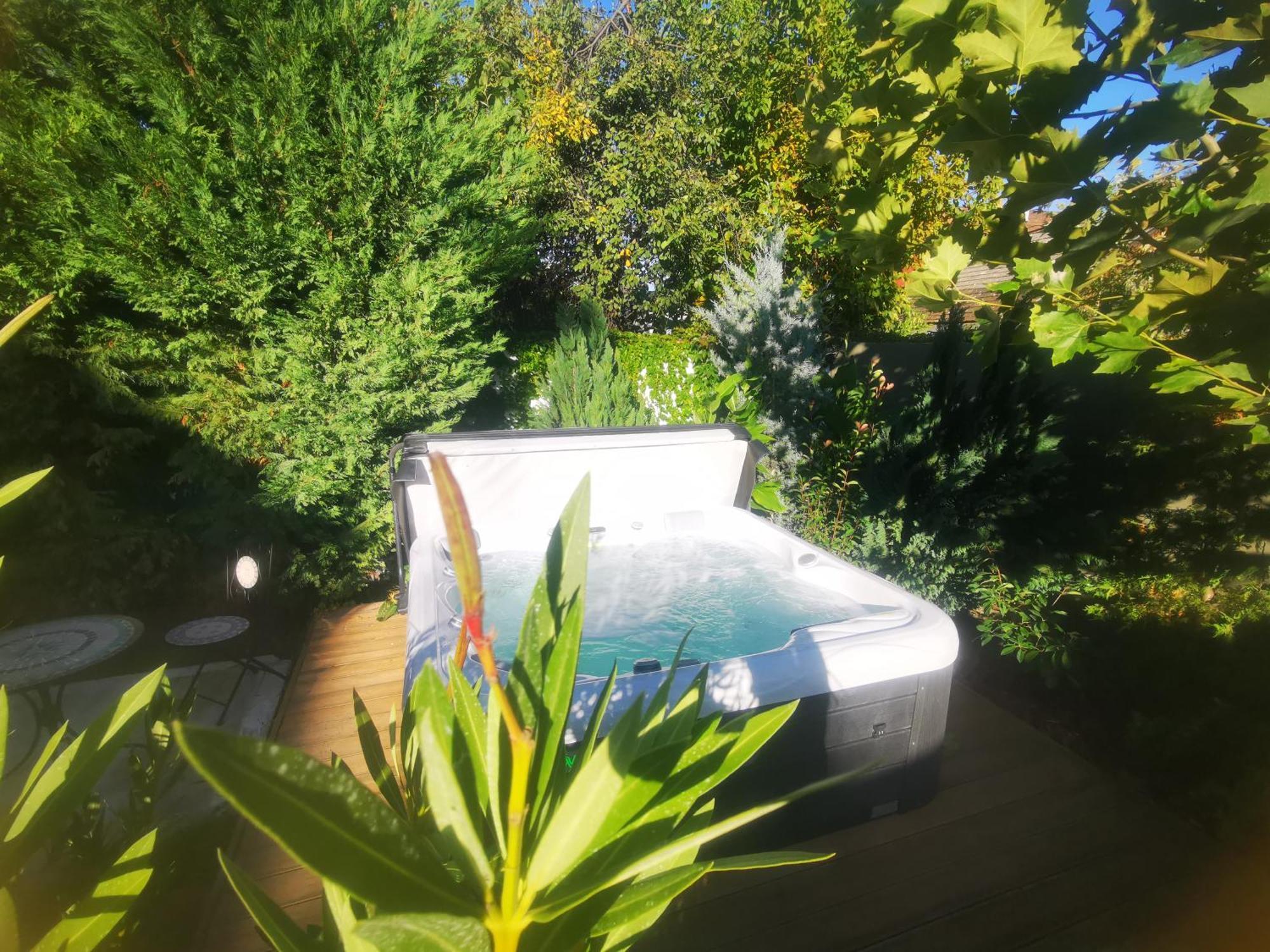 Kuria Apartman With Private Jacuzzi And Pool Budapest Ngoại thất bức ảnh